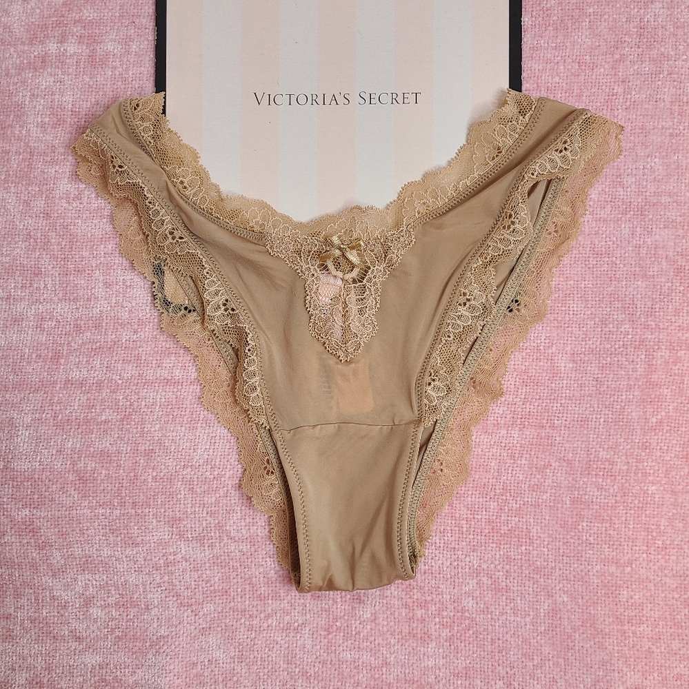 VS Dream Angels Smooth Lace Brazilian Cheeky Panty